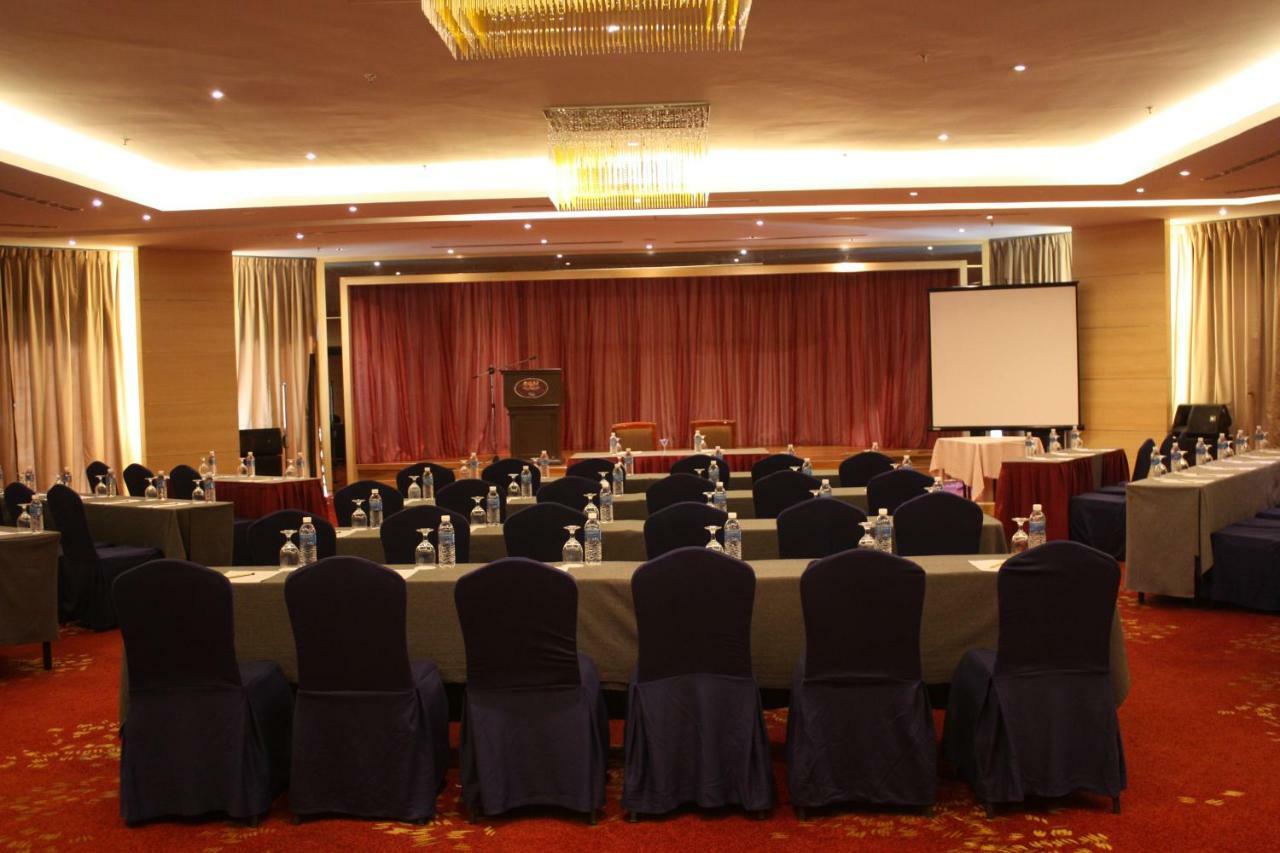 Sabah Oriental Hotel Кота Кинабалу Екстериор снимка