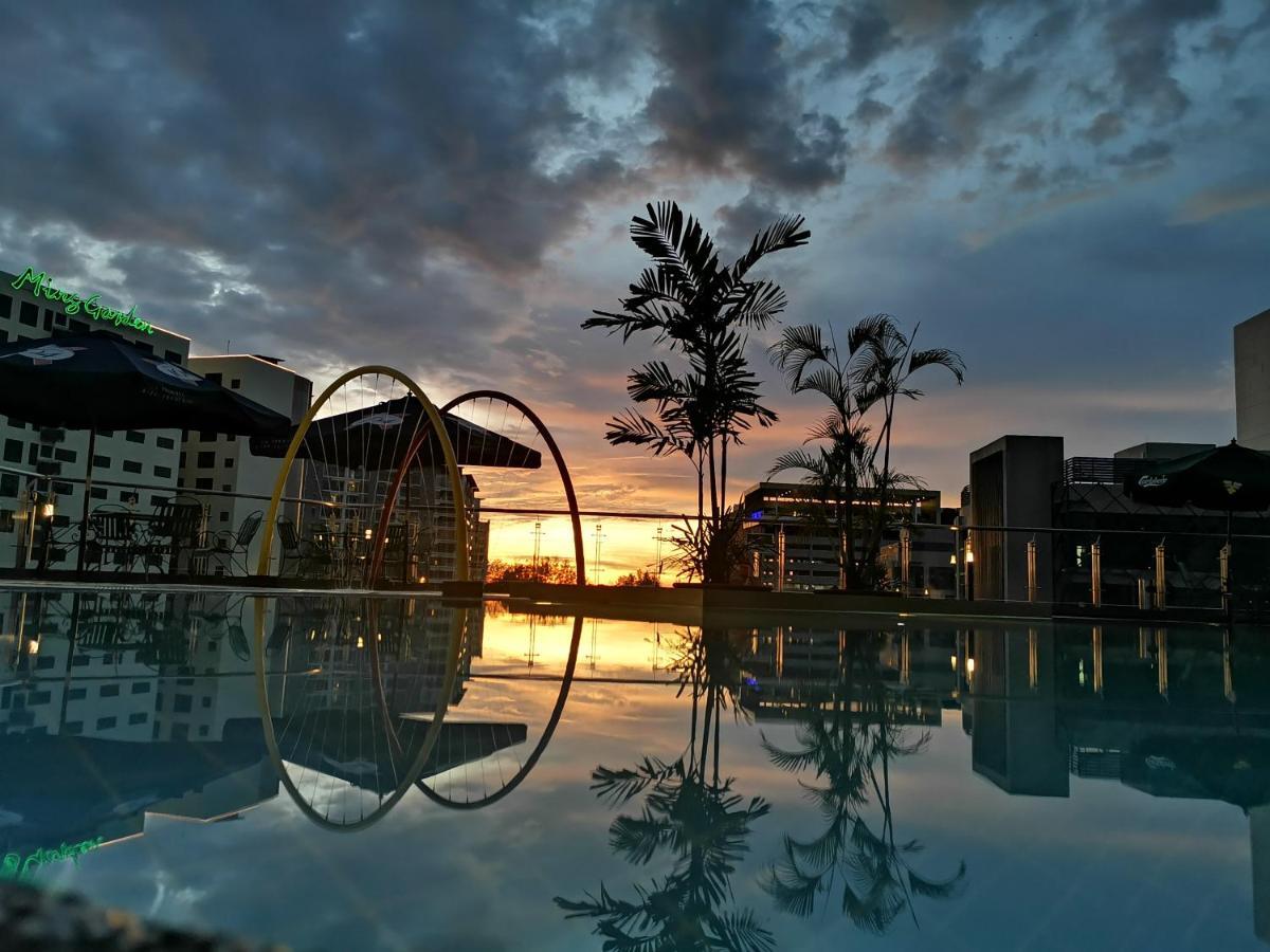 Sabah Oriental Hotel Кота Кинабалу Екстериор снимка